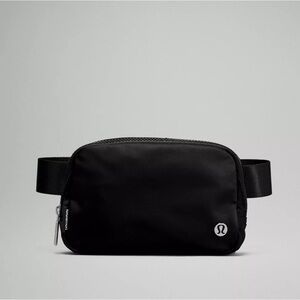 NWOT, Everywhere Belt Bag Large 2L, Black/Silver